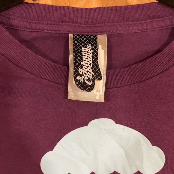 #4- JOHNNY CUPCAKES-CLASSIC CROSSBONES TEE - Picture 2 of 3